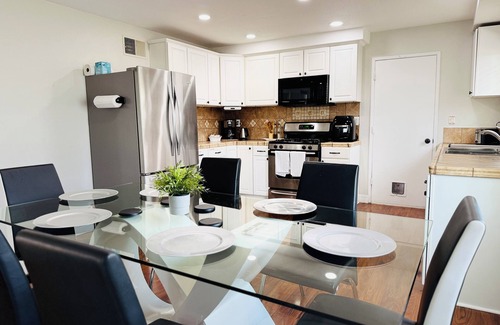 Los Serranos House | 25% OFF/Charming 2 BR 2 BA/Private Frontyard Retreat/Prime Location