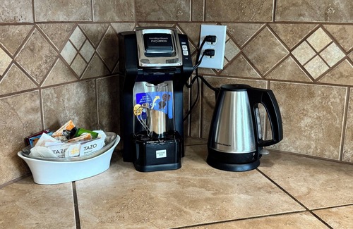 Los Serranos House | 25% OFF/Charming 2 BR 2 BA/Private Frontyard Retreat/Prime Location