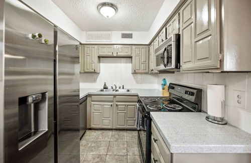 Irving Apartment | 25% OFF Cozy 1BD Condo, Pool, DFW HWY - DFW South Irving