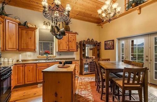 Guadalupita House | 25%off-HotTub-Fire Pit-AngelFire Stunning Mountain View’s