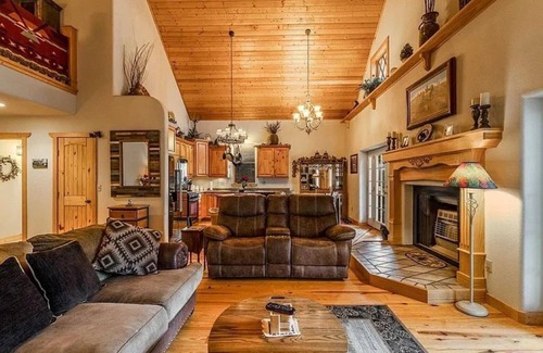 Guadalupita House | 25%off-HotTub-Fire Pit-AngelFire Stunning Mountain View’s