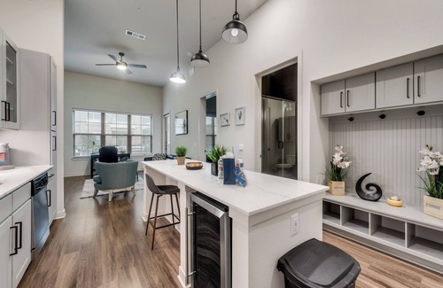 Addison Apartment | 25% Off Luxe 1BD Pool Beltline Rd - Addison