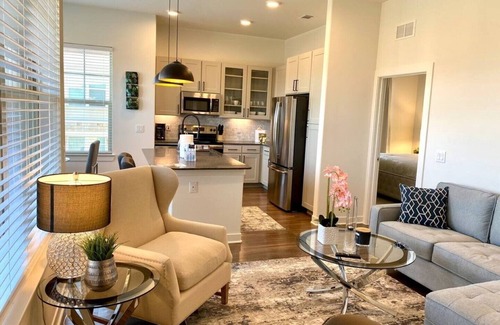 Dallas Apartment | 25% OFF Luxury 2BD, Pool, Scenic Views - Grapevine