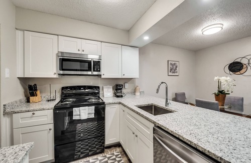 Irving Apartment | 25% OFF New 1BD - Pool - DFW South -183/161 - Irving I0Nine