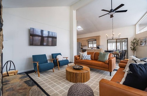 McGaheysville Ski Chalet | 25% off~Theater~Hot Tub~Slopes