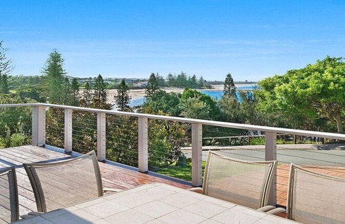 Moffat Beach House | 25 Queen of Colonies Parade