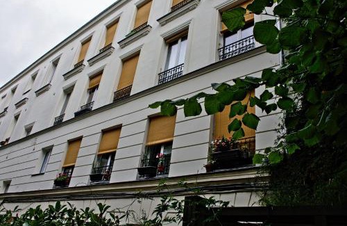 Saint-Fargeau Apartment | 25 Rue du Télégraphe