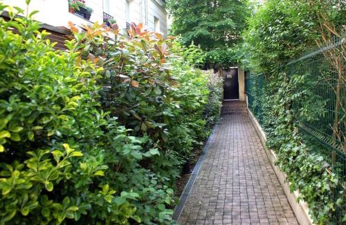 Saint-Fargeau Apartment | 25 Rue du Télégraphe