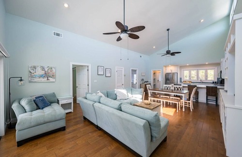 Gulf Trace House | 25% SALE Thru FALL~New Listing~"Gindarra"~Gulf Trace~Heated Pool~Beach Gear~Park