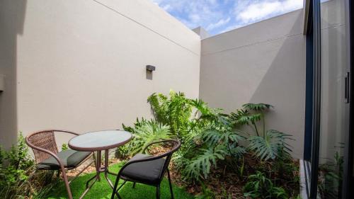 Shaka's Rock Apartment | 25 Tahari Estate