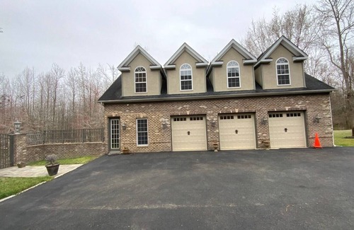 Upper Marlboro House | 25+ walk friendly acres