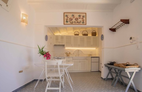 Ierapetra House | 250 metres from the sea a tiny independent house with a yard full of flowers!