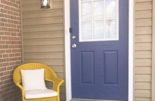 Monroe House | 250 Overbrook Drive · Landon's Attached Home
