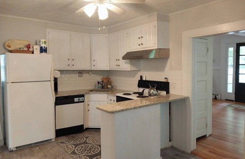 Colonial Beach Cottage | 250 steps to beach & 4 blocks to boardwalk! Early/late in & out is standard!