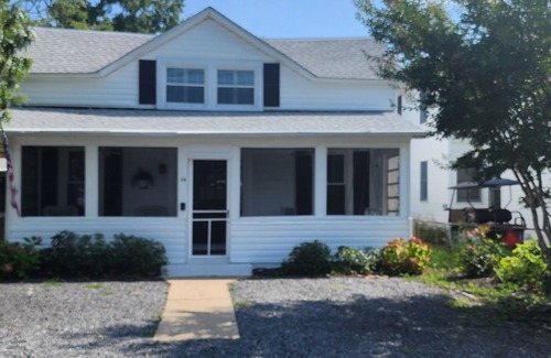 Colonial Beach Cottage | 250 steps to beach & 4 blocks to boardwalk! Early/late in & out is standard!