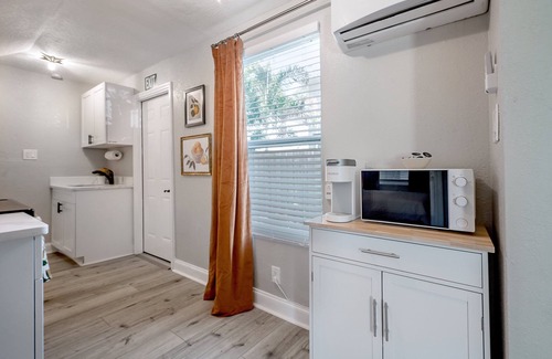 Tampa Apartment | 2501 W North B St, Unit 7