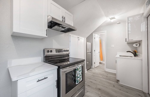 Tampa Apartment | 2501 W North B St, Unit 7