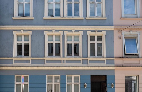 Bergen City Centre Apartment | 250m From CityCenter l Fireplace l Sleeps 6 l 24I7 check in