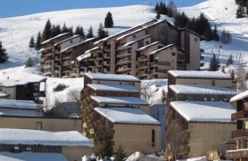 Auris Apartment | 250m from resort center, 2nd floor, view mountain, balcony, tv, ski locker, 35m², Auris en Oisans