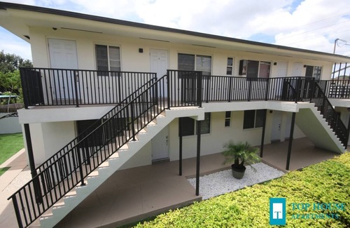 Flagami Apartment | 251 Airport/Top House Apartment 4