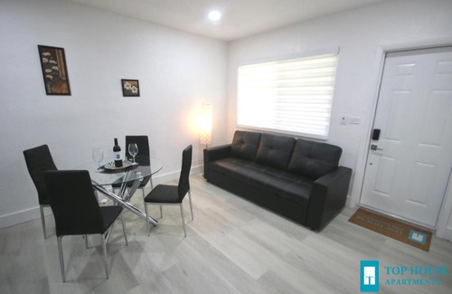 Flagami Apartment | 251 Airport/Top House Apartments