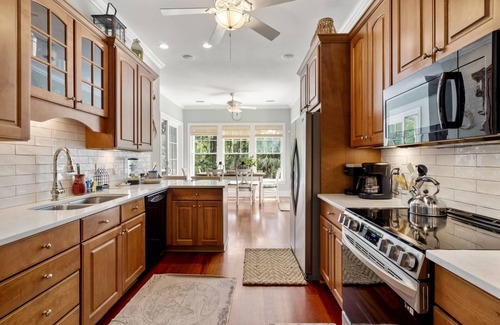 Vanderhorst Plantation House | 253 Governors: Private Pool and Hot Tub, $250 Beach Gear/Bike Credit
