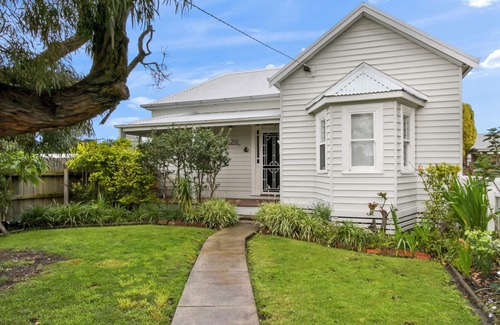 Lakes Entrance Cottage | 26 Church - Lakes Entrance