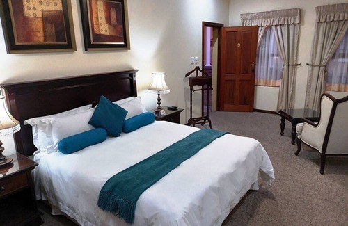 Komani House | 26 On Chamberlain Guest House
