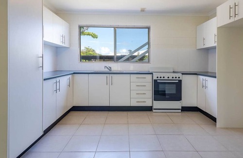 Rainbow Beach House | 26 Rumbalara Avenue - Rainbow Beach. Beautifully presented beach house comfortably accommodates