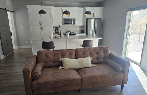 Elko House | #2605 Spacious 5-bedroom house with WiFi, Near amenities in Elko
