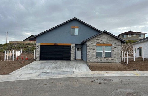 Elko House | #2605 Spacious 5-bedroom house with WiFi, Near amenities in Elko