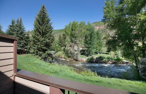 Intermountain House | 2633 Kinnickinnick Rd., Unit E2