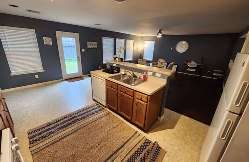 Southeast Houston House | 2643 Old Cozy 4BR Home Brand New Community near NRG