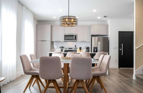 West Kissimmee House | 2647 Luxury Home w/Pool – 15 Min to Disney!