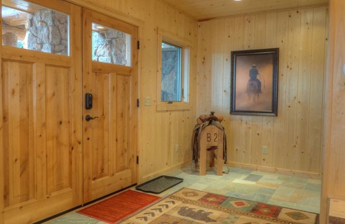 Estes Park Cabin | 265 m² Cabin ∙ 4 bedrooms ∙ 8 guests