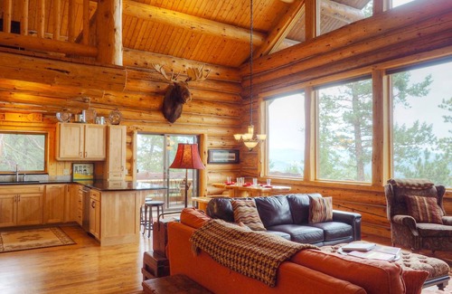 Estes Park Cabin | 265 m² Cabin ∙ 4 bedrooms ∙ 8 guests