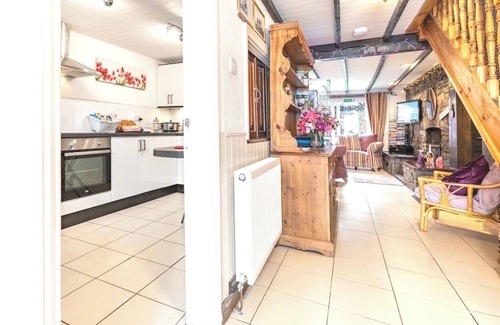 Aberaman Cottage | "266" 4 STAR! HOT-TUB, LOG-FIRE, BQ, PLAYGROUND, BIKE LOCKUP, Nr Zip World