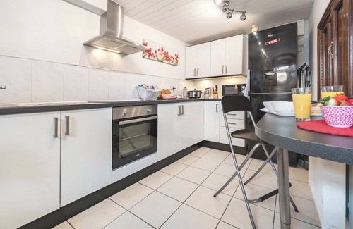 Aberaman Cottage | "266" 4 STAR! HOT-TUB, LOG-FIRE, BQ, PLAYGROUND, BIKE LOCKUP, Nr Zip World