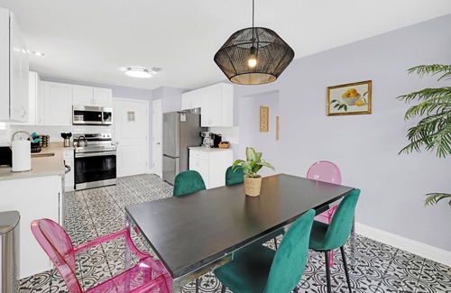 Riverside House | 2680- Single Level, Huge Yard, Large Entertaining Area, Pet & Kid Friendly