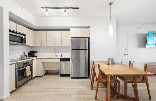 Hallandale Beach Apartment | 26th Floor - Water Views With Balcony