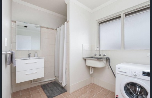 Rivervale Apartment | 27 Burswood Home Free Parking, Wifi & Netflix