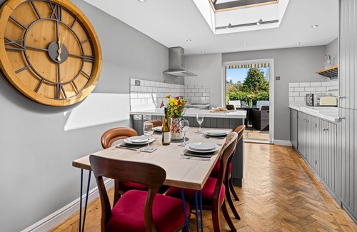 Malmesbury Cottage | 27 Horsefair - sleeps 4 guests in 2 bedrooms