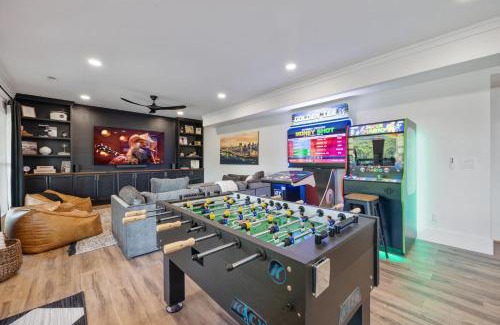 Thompson's Station House | 27 South - Large Lux Retreat With Hot Tub & Gameroom