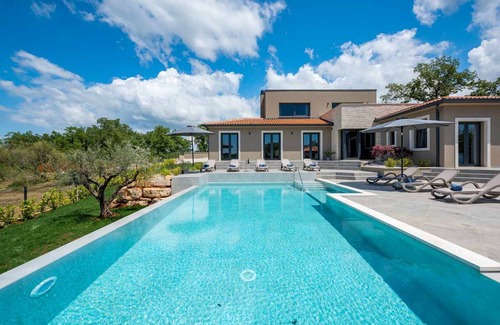 Vizinada Villa | 271 m² Villa ∙ 5 bedrooms ∙ 10 guests