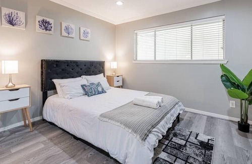 Spring Branch Central House | 2710 NEW cozy near IKEA Downtown Zoo