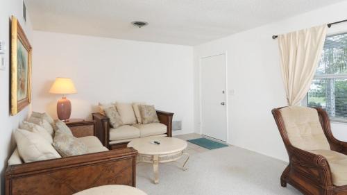 Harbour Heights House | 27305 Voyageur