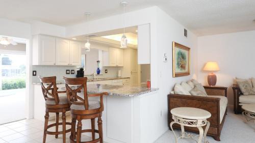 Harbour Heights House | 27305 Voyageur