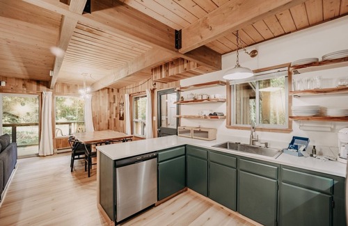 Warnick Cabin | 27gs - Bbq - Pets Ok - Wifi - Sleeps 10 3 Bedroom Home by RedAwning