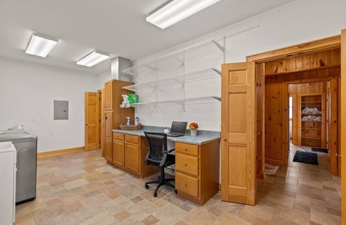 Town of Grafton Ski Chalet | 28 Acre Private Luxury Chalet-Hot Tub-Heated Pool-Game Rooms-16 ppl-pet friendly