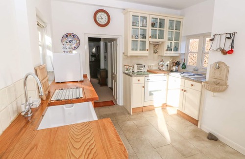 Oxborough Cottage | 28 OXBOROUGH, family friendly, character holiday cottage in Oxborough